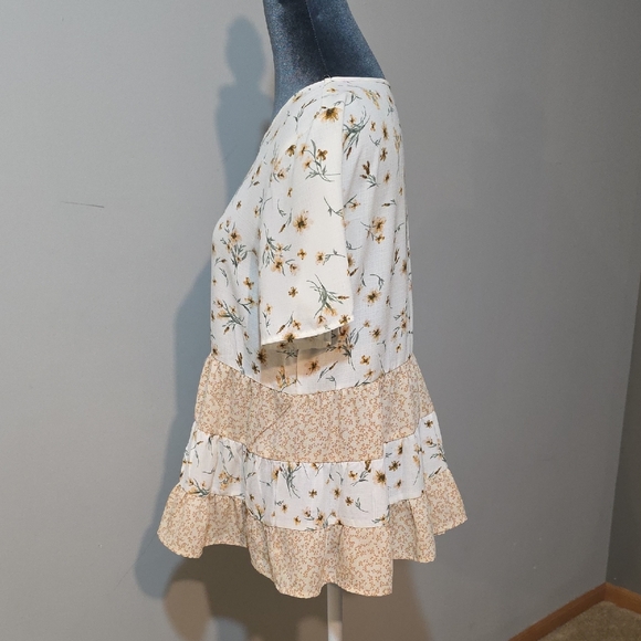 Paper Crane Floral Ruffle Hem Blouse Sz Med. - Picture 2 of 6